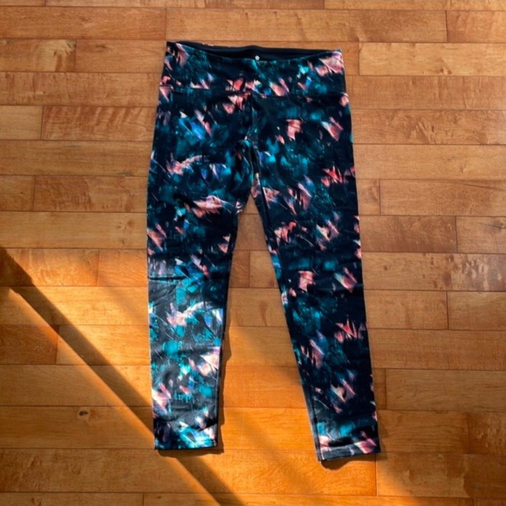Tuff Athletics very pretty print, size M